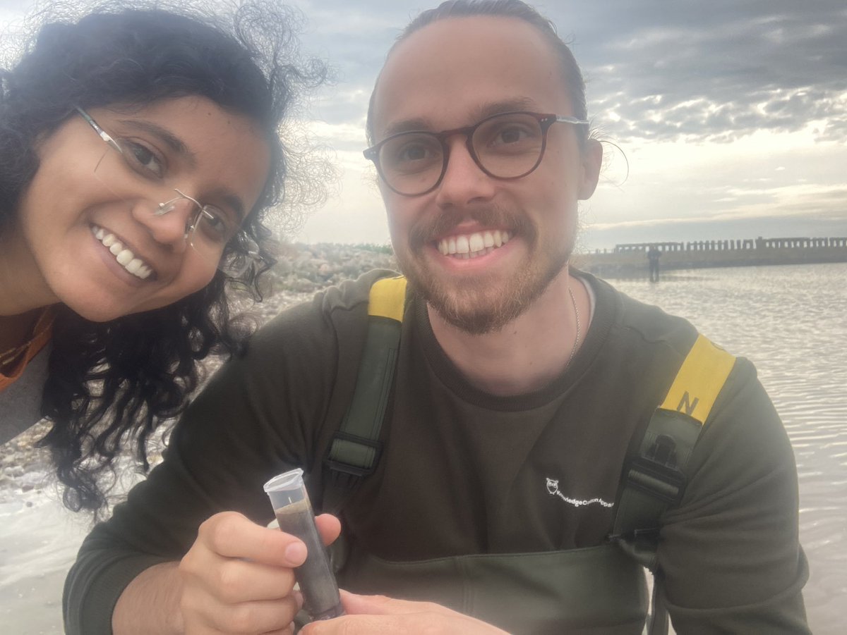 vramya90's tweet image. Hunting for anoxygenic photosynthetic mats with Niels Peter (the expert) and @fa_steininger at the microsensor course #microsensor2022
