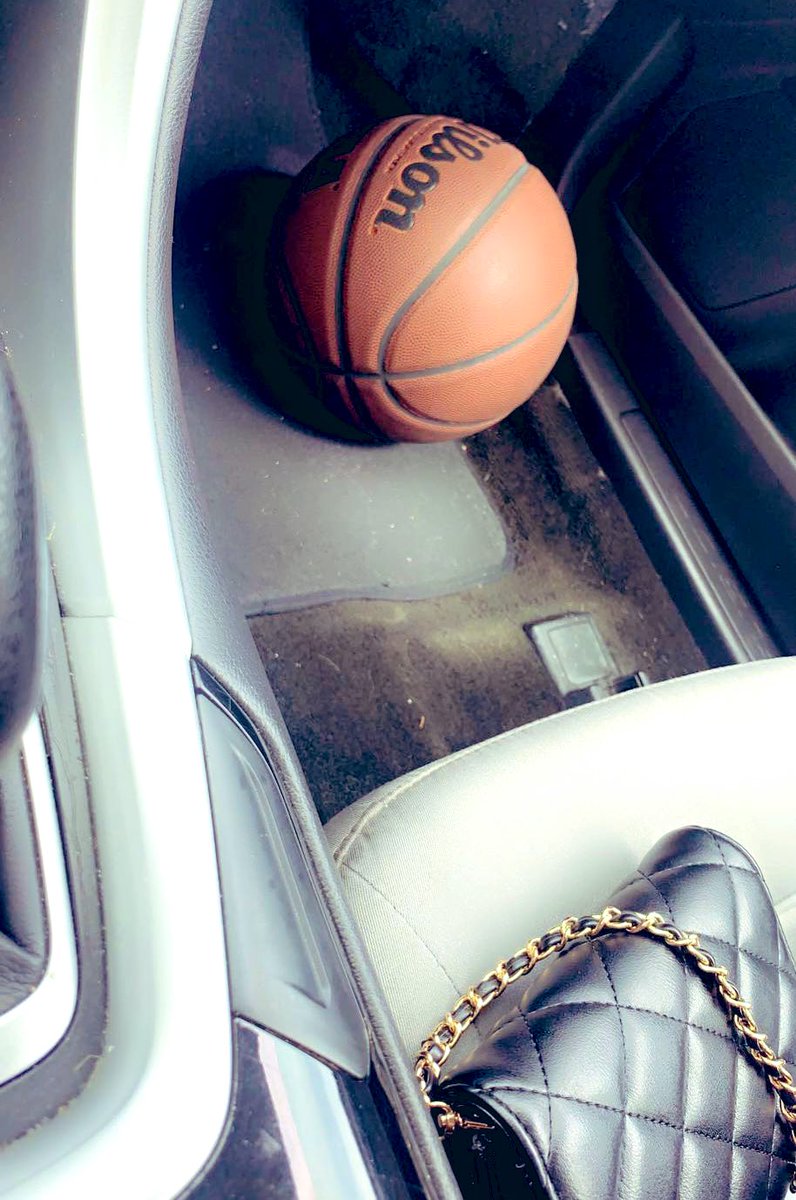 Kay_Breezy22's tweet photo. Six years washed up from playing college ball and yet my passenger seat still looks like this… 😂
#BallersKnow https://t.co/AvcIVEIVQ2