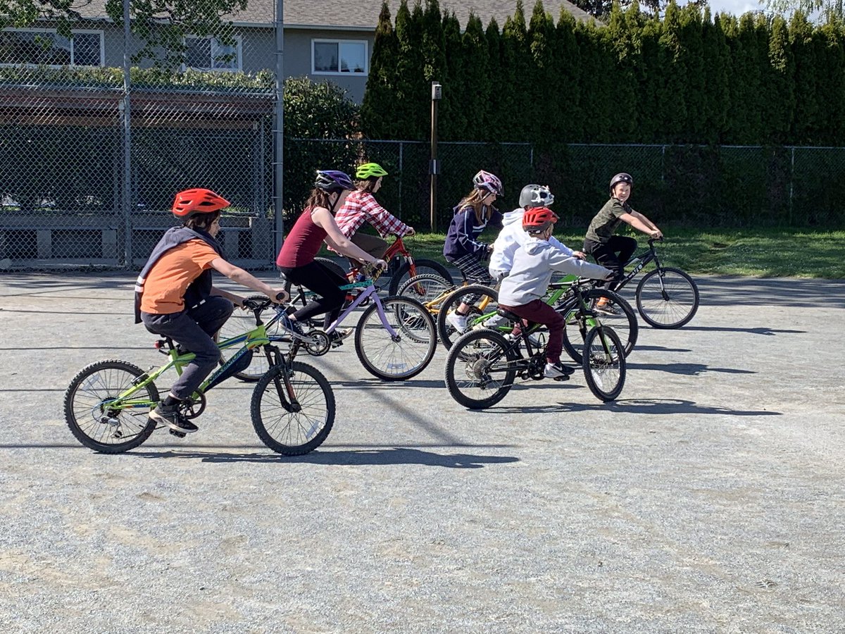 Shoutout to @CapitalBikes for an informative and interactive bike safety session today with our grade 4/5s. They learned all about their ABC and Qs. #RoadSafety #BrentwoodEagles #bikesafe