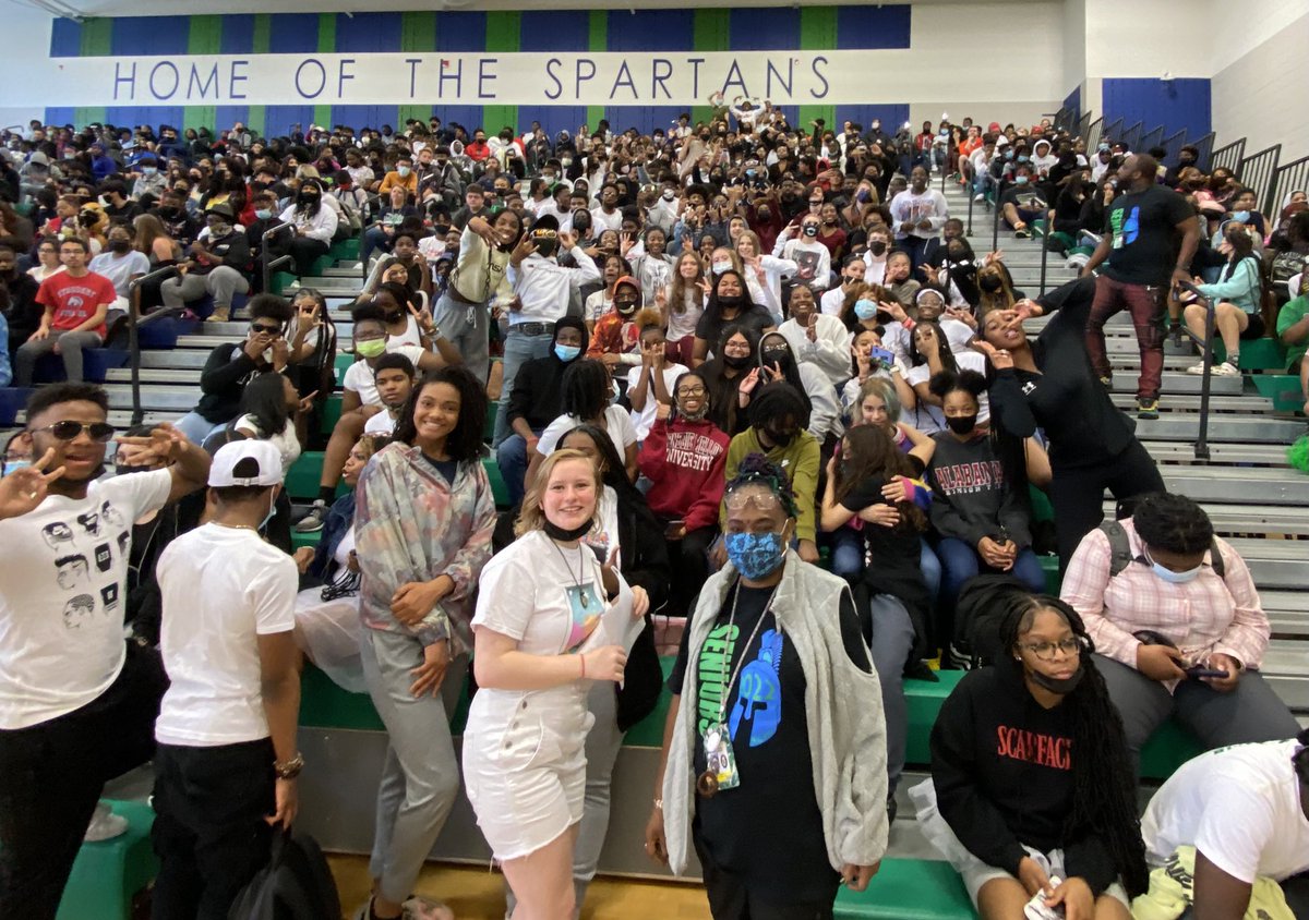 we 🤍 our Class of 2025! the group participated like they were getting PAID! Thank you to <a href="/StCharles_sga/">Spartan SGA</a> and the entire school for welcoming us the Spartan Way!