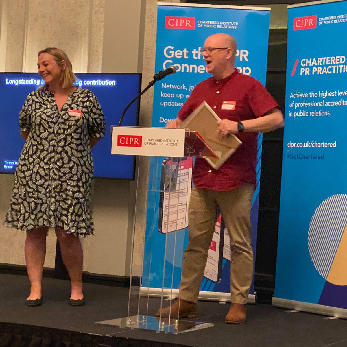 thatWilkochap's tweet photo. I’m at @CIPR_Global #VolunteerConf in Leeds with loads of fellow committee, council and board members, and this just happened

👉Volunteer Awards Longstanding and Outstanding Contribution👈

Don’t know who nominated me but thanks - I feel extremely happy and grateful for the nod. https://t.co/SiP29txoaB