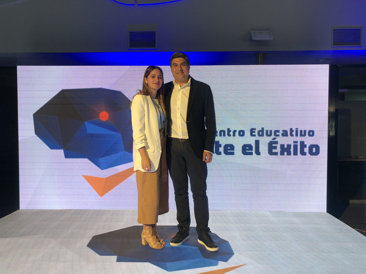 llurab's tweet photo. Gracias al centro educativo La Dehesa de Humanes, a @oscarabellon y al resto del equipo, por organizar el 2 Encuentro Educativo @Llevate_elExito. @Albert_Rivera @Aforesm https://t.co/nTMU6Z2BGp