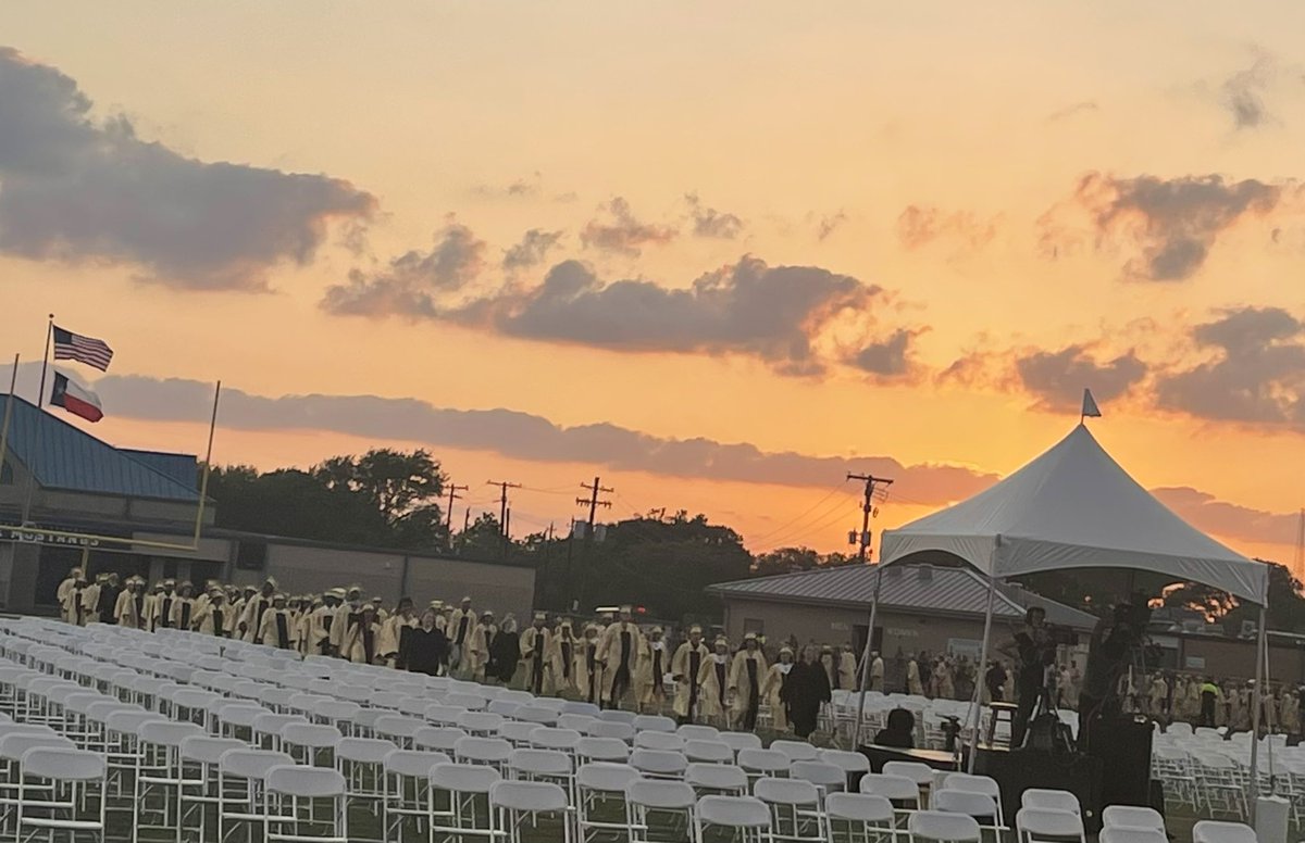 FosterHSNews's tweet photo. Class of 2022🎓YOU DID IT!!! 
We couldn’t be more proud of you! 
Now go out &amp; change the world💛🖤 #WeLoveYou #ProtectTheNest @LamarCISD @FHSStudentNews https://t.co/CIds0rqBPl
