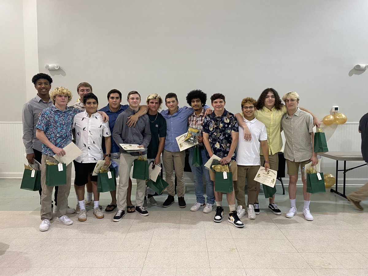 jumbo221's tweet photo. Great night celebrating the 2022 @BMHSwrestling team. It was a great ride boys I couldn’t be more proud. Best of luck in the future. Never stop grinding https://t.co/zOSi5NZcat