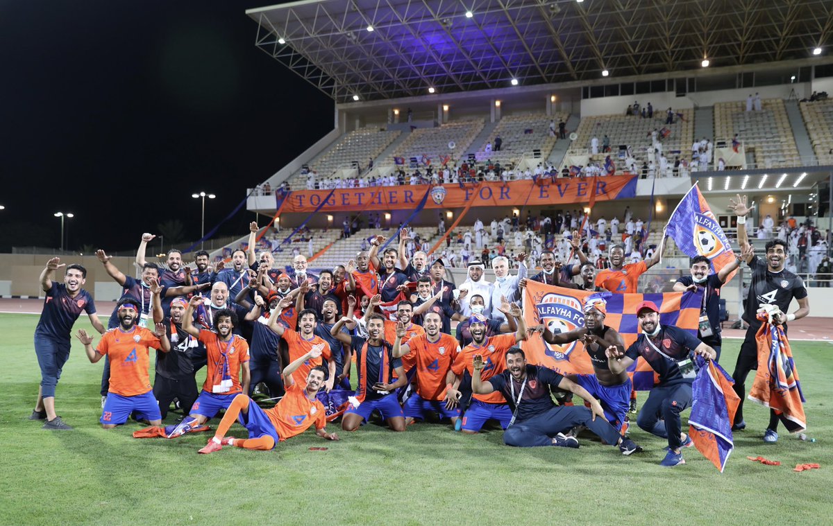 AlfayhaSC's tweet photo. 📸|🧡
قبل عامٍ من الآن ، وفي مثل هذا اليوم احتفلنا بالعودة الى دوري المحترفين ، واليوم نحن أبطال أغلى الكؤوس ..
 في #الفيحاء لامعنى للمستحيل 💪🏻🧡💙
#مع_الفيحاء 
#أغلى_الكؤوس_فيحاوي https://t.co/S4qyYm1426