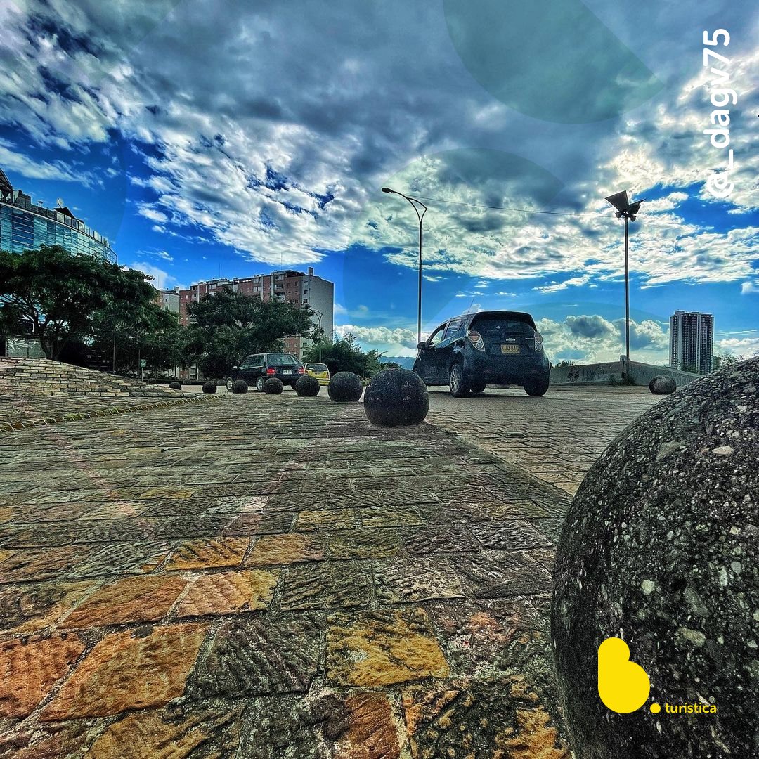 Bucaramanga's tweet image. Caminando por las calles de la Plazoleta #Neomundo en #Bucaramanga Gracias @_dagv75 por tu aporte a la promoción turística de #BucaramangaDC  #Colombia #Santander #bucaramangalovers #Colombian #hechoencolombia
