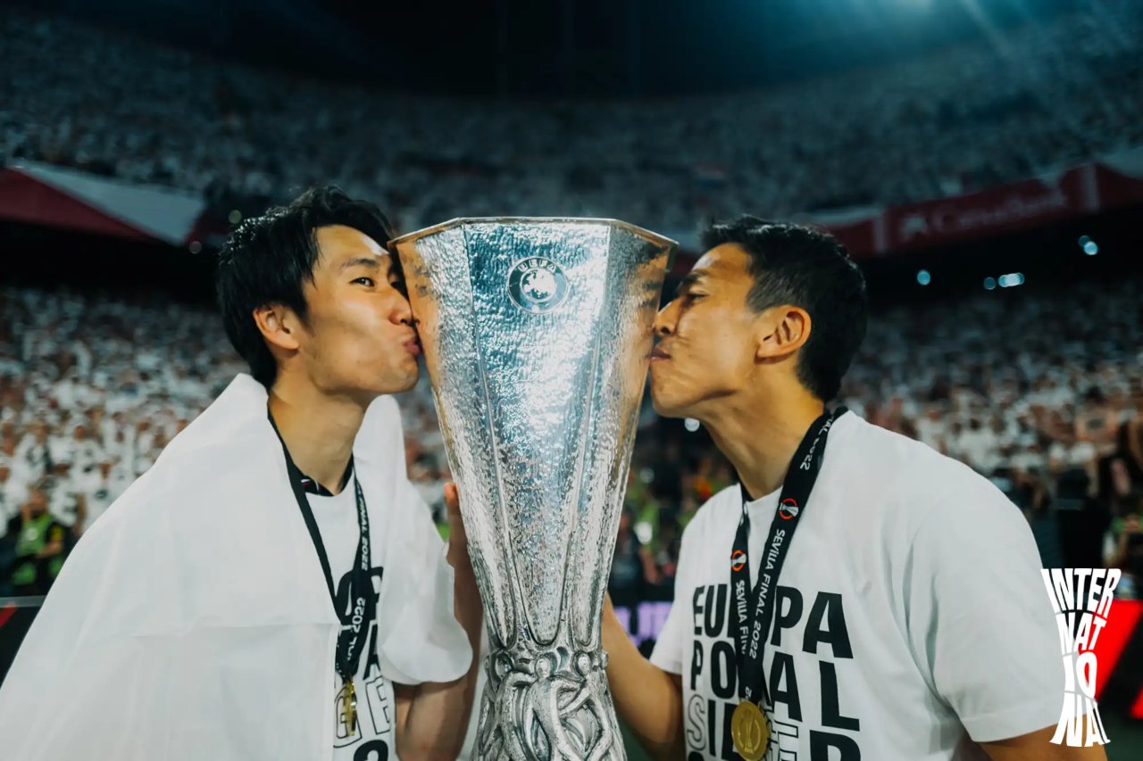 Eintracht Frankfurt 本日のマコショット Amp 本日のカマショット 長谷部 選手 鎌田 選手 激レアキス顔 Sgeuropapokalsieger アイントラハト フランクフルト 長谷部誠 鎌田大地 T Co 1upfd51wgm