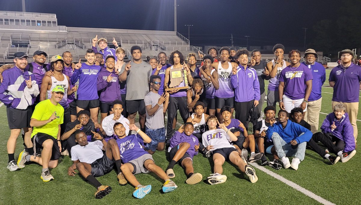 Congrats to your BD Trackmen!
The Giants score 151.5 points to take the team title in the 2022 IHSAA Sectional at BD!
Scores: BD 151.5, Pike 113, PM 98, Ritter 83, SP 70.5, DC 52, Speedway 24, CC 23...