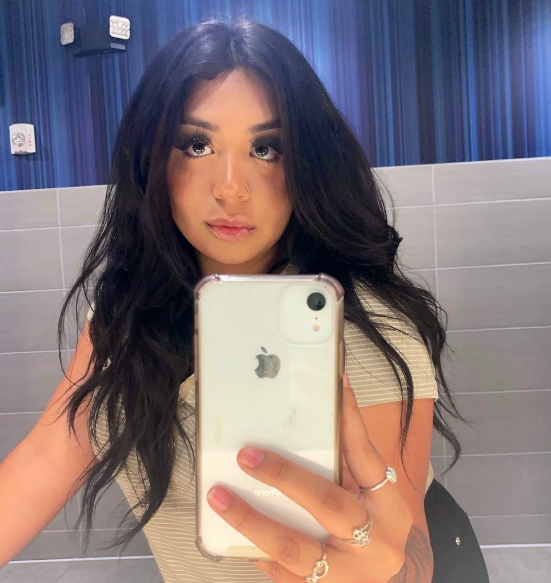 Jaztre_'s tweet image. The only way to look is up. #feelingme