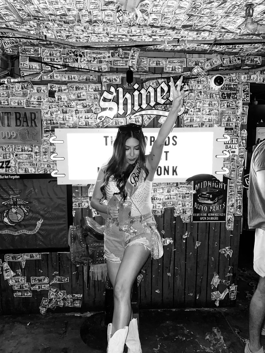 abbygrimaldo_'s tweet photo. Last year in my 20’s 💖💖💖 https://t.co/G9m9Cpvsnt