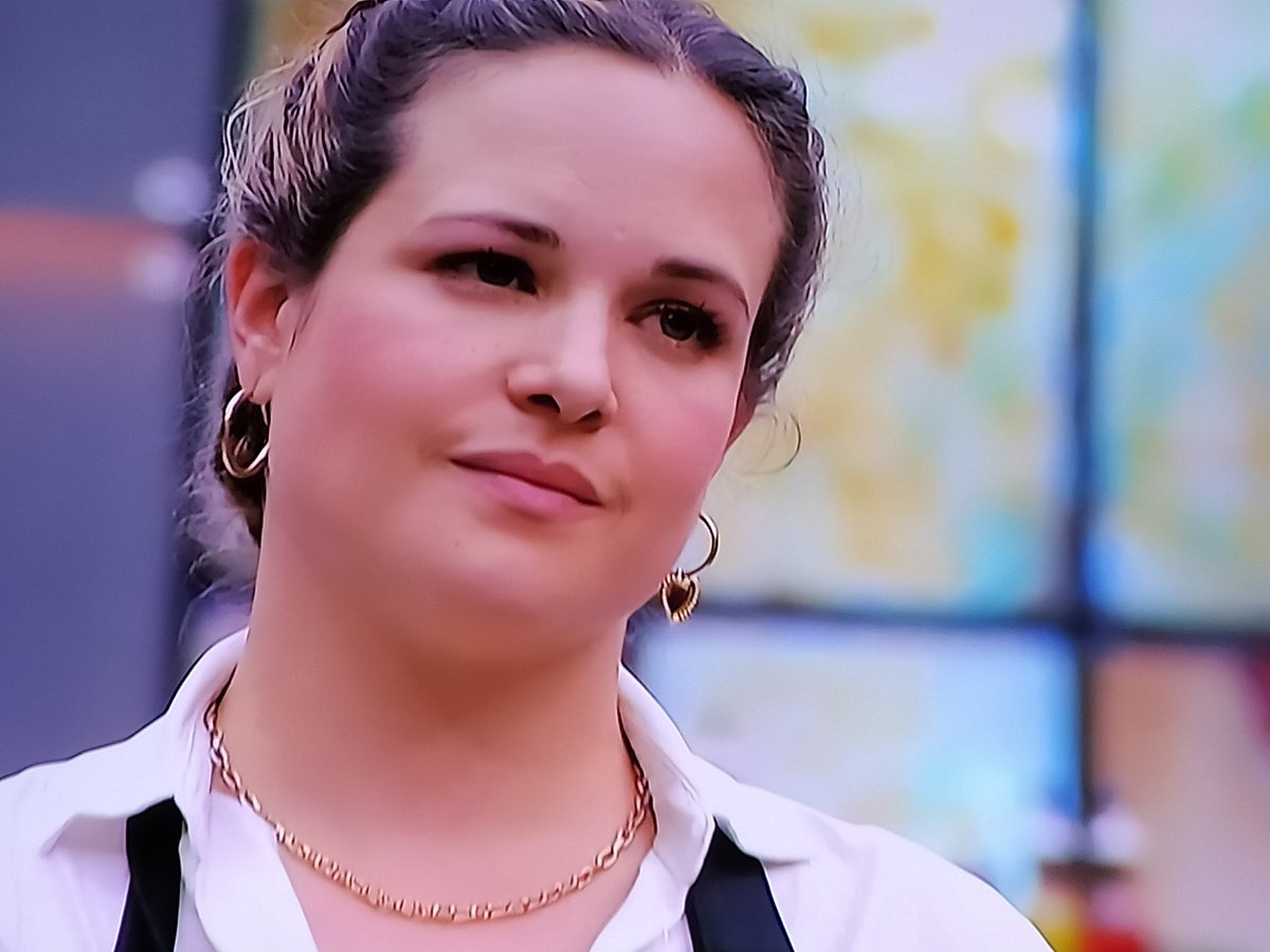 TVCritica2017's tweet photo. Se va por segunda vez #MariaT
 de la competencia de #MasterChefCelebrity , la crema chantilly de su nevado no fue la mejor , su dulzura y ángel empalagó la cocina y a sus compañeros @Masterchef_Co https://t.co/p430MZQEXK