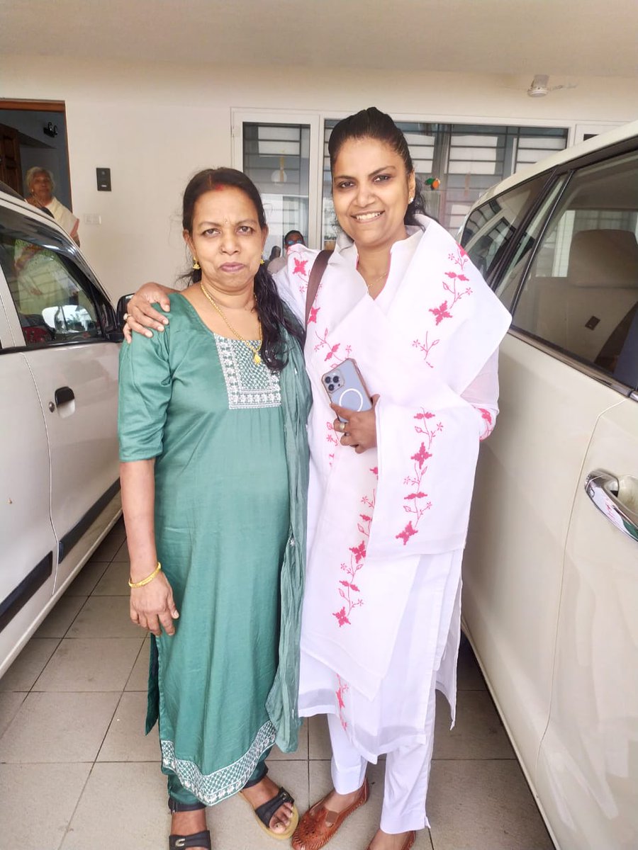 It's always pleasure to meet the young &amp; charismatic <a href="/AdvJebiMather/">Jebi Mather</a>.. leaders like you are the pillars of Congress party ..
Keep up your great work 👍
<a href="/INCKerala/">Congress Kerala</a>