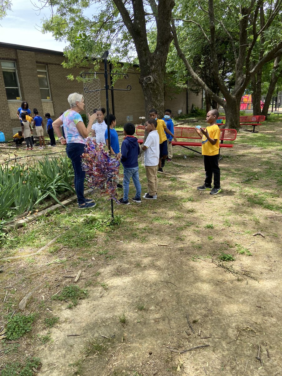 We enjoyed our District Wide Days of Service by “Beautifying our School Community”!! We got to plant Marigolds, tour our learning garden, and create Chihuly art!!