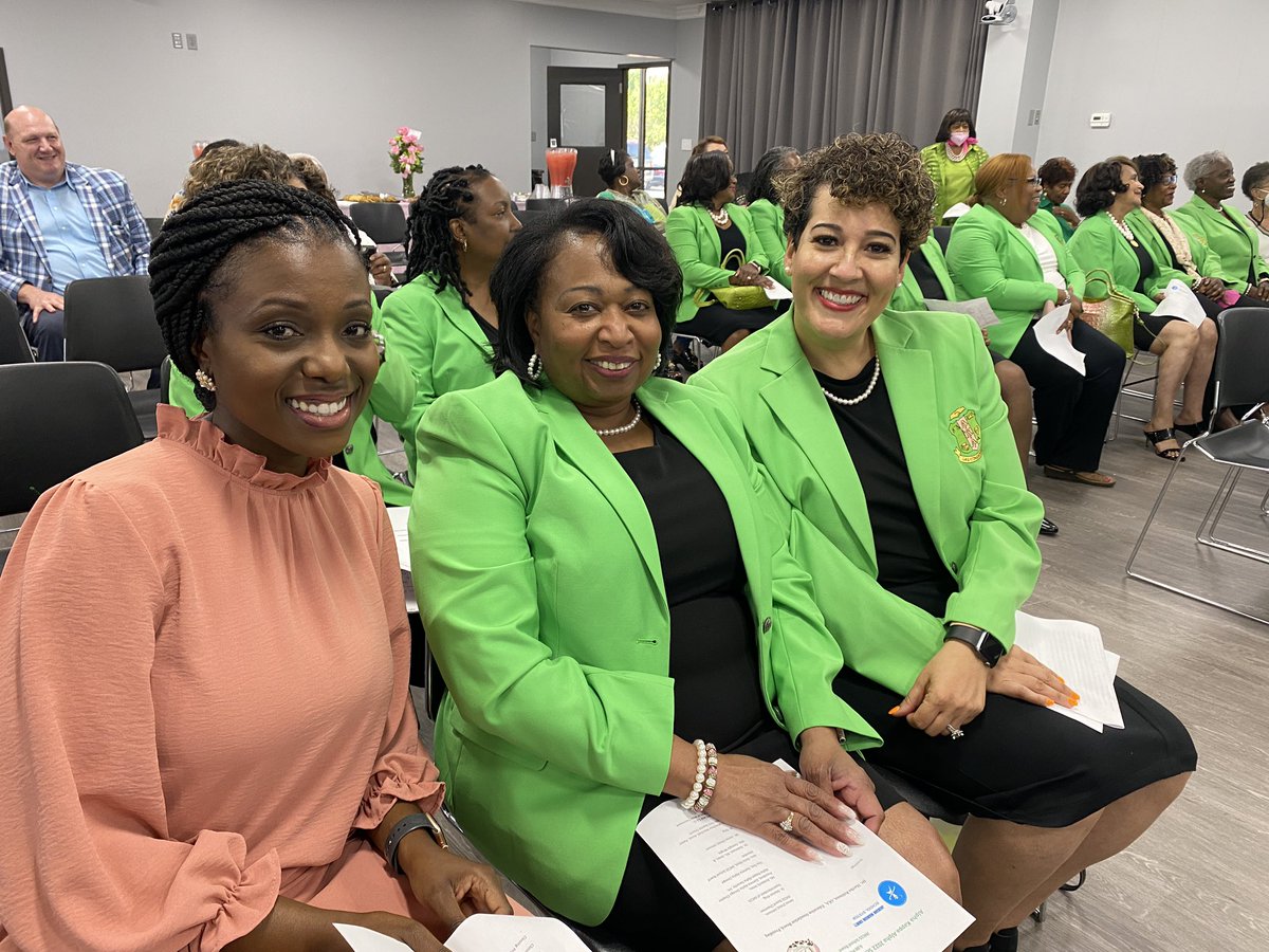 JMCSchools's tweet photo. HAPPENING NOW: #AlphaKappaAlpha Scholarship Presentations 💕💚 https://t.co/dlfBLclfay