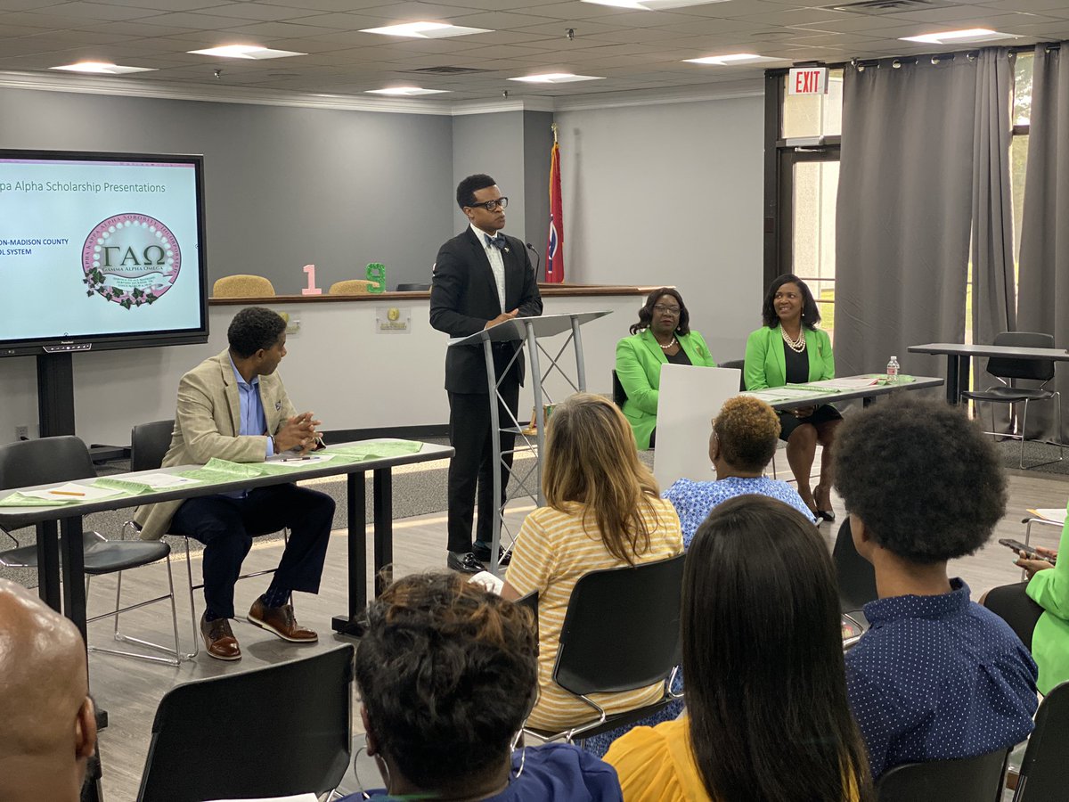 JMCSchools's tweet photo. HAPPENING NOW: #AlphaKappaAlpha Scholarship Presentations 💕💚 https://t.co/dlfBLclfay