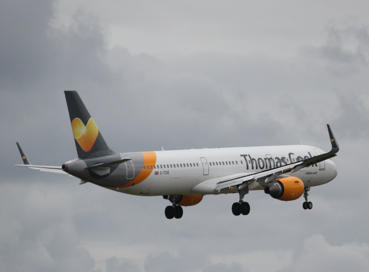 MT111tmd123's tweet photo. Some #TCX Thomas Cook Airlines (UK) #Airbus A321-ceo in the final #sunheart livery in 2015 at their @Gatwick_Airport base. https://t.co/cMOL6C0jpT