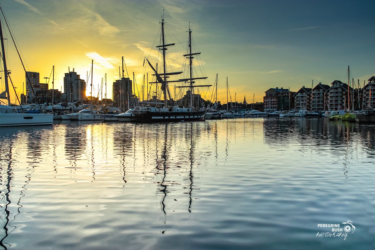 PerezMapManBush's tweet photo. @SeaCadetsUK @ipswichstar24 @EADT24 @ip_swich @IpswichHaven @Ips_Waterfront @IpsMaritime Great to see TS Royalist in the marina this evening. A vessel with a great tradition of training the next generation #tsroyalist https://t.co/Z1fG5hUBVf