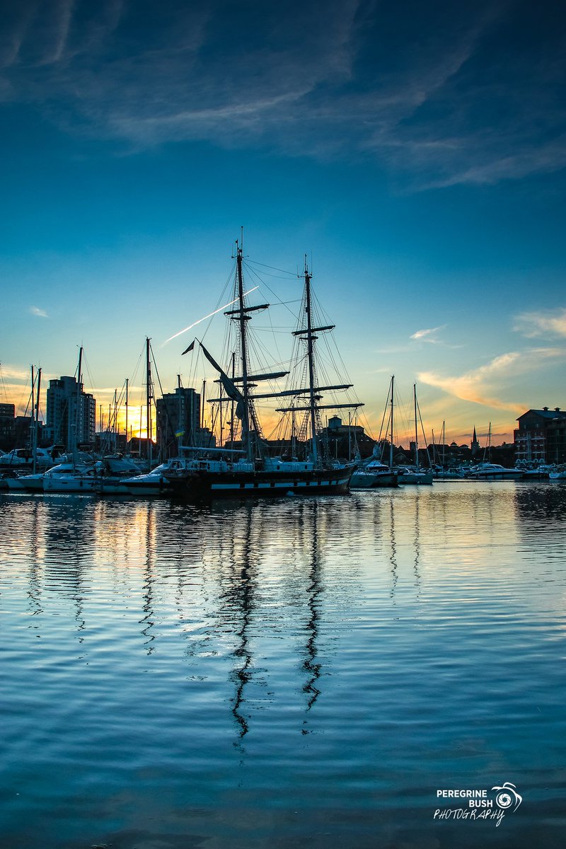 PerezMapManBush's tweet photo. @SeaCadetsUK @ipswichstar24 @EADT24 @ip_swich @IpswichHaven @Ips_Waterfront @IpsMaritime Great to see TS Royalist in the marina this evening. A vessel with a great tradition of training the next generation #tsroyalist https://t.co/Z1fG5hUBVf