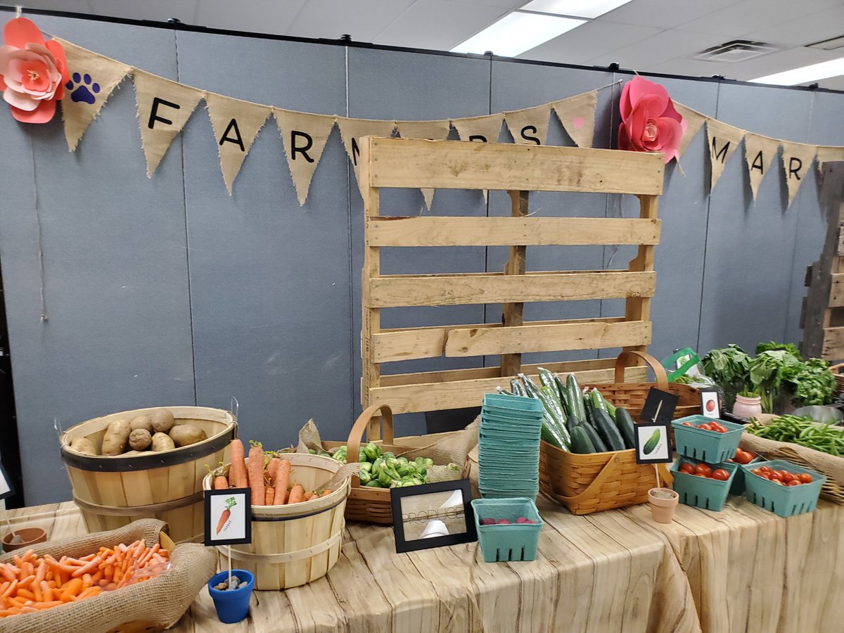 WoodRoadElem's tweet photo. Wood Road Staff loved their Farmers Market Luncheon! So much appreciation was felt! Thank you to the PTA and Nicole Lichva for organizing such a special event! 💜💛@BSCSD https://t.co/72afwmaj9x