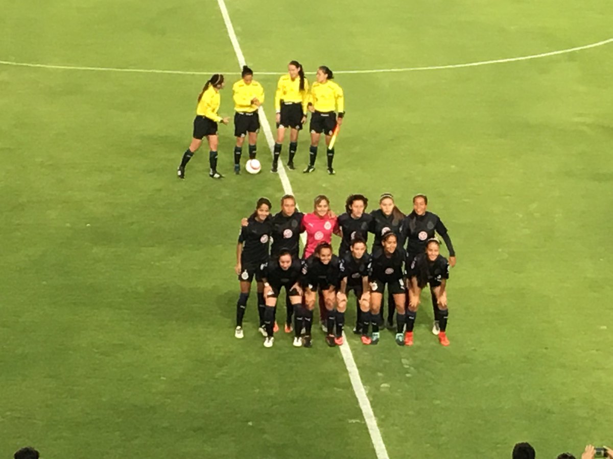 CanchayAparte's tweet photo. #PrimeraFinal
En noviembre de 2017 se jugó la primera final de la @LigaBBVAFemenil. La ida se jugó en el @EstadioHidalgo y por supuesto que ahí estuvimos; todavía éramos parte de @EllasDeporte.
¿Quién anduvo por ahí? ¿A qué jugadoras recuerdan? https://t.co/y2rMOXj2gy
