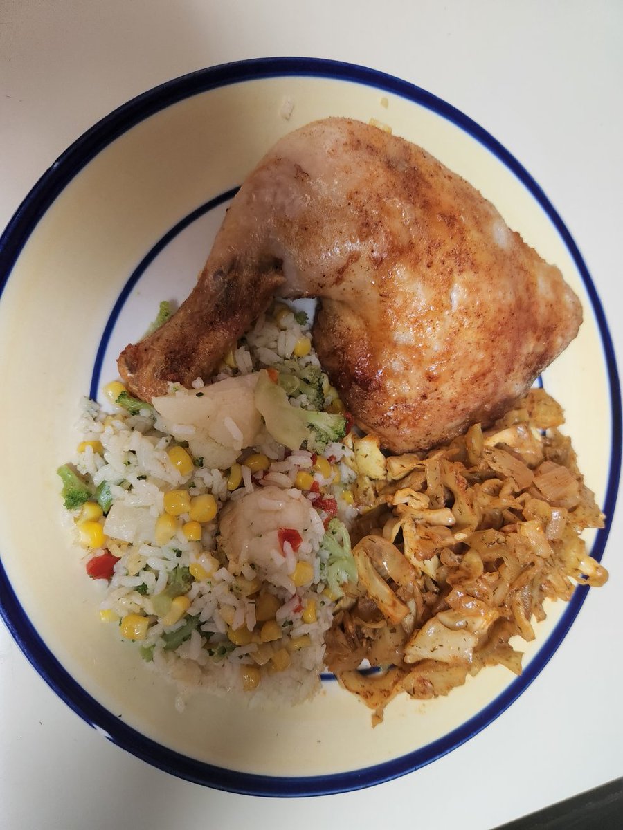 twobigboysblog's tweet photo. DINNER IS SERVED ROASTED CHICKEN LEGS VEGETABLES FRIED RICE FRIED SMOKED PAPRIKA CABBAGE https://t.co/iFfC0tfbXL