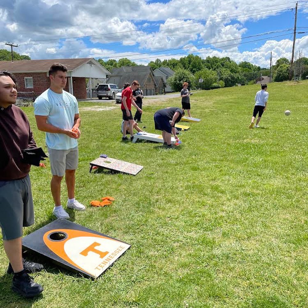 N_CARETN's tweet photo. Daniel Boone threw such an awesome Friday the 13th College Signing Day!! The seniors got to play so many outdoor games like corn hole, signed a banner, and took pictures with their friends while enjoying cupcakes. Congrats seniors!
#pathtocollege #tnsigningday https://t.co/ywiybPjS6n
