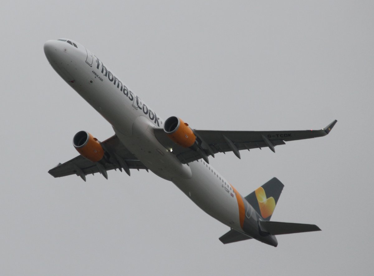 MT111tmd123's tweet photo. Some #TCX Thomas Cook Airlines (UK) #Airbus A321-ceo in the final #sunheart livery in 2015 at their @Gatwick_Airport base. https://t.co/cMOL6C0jpT