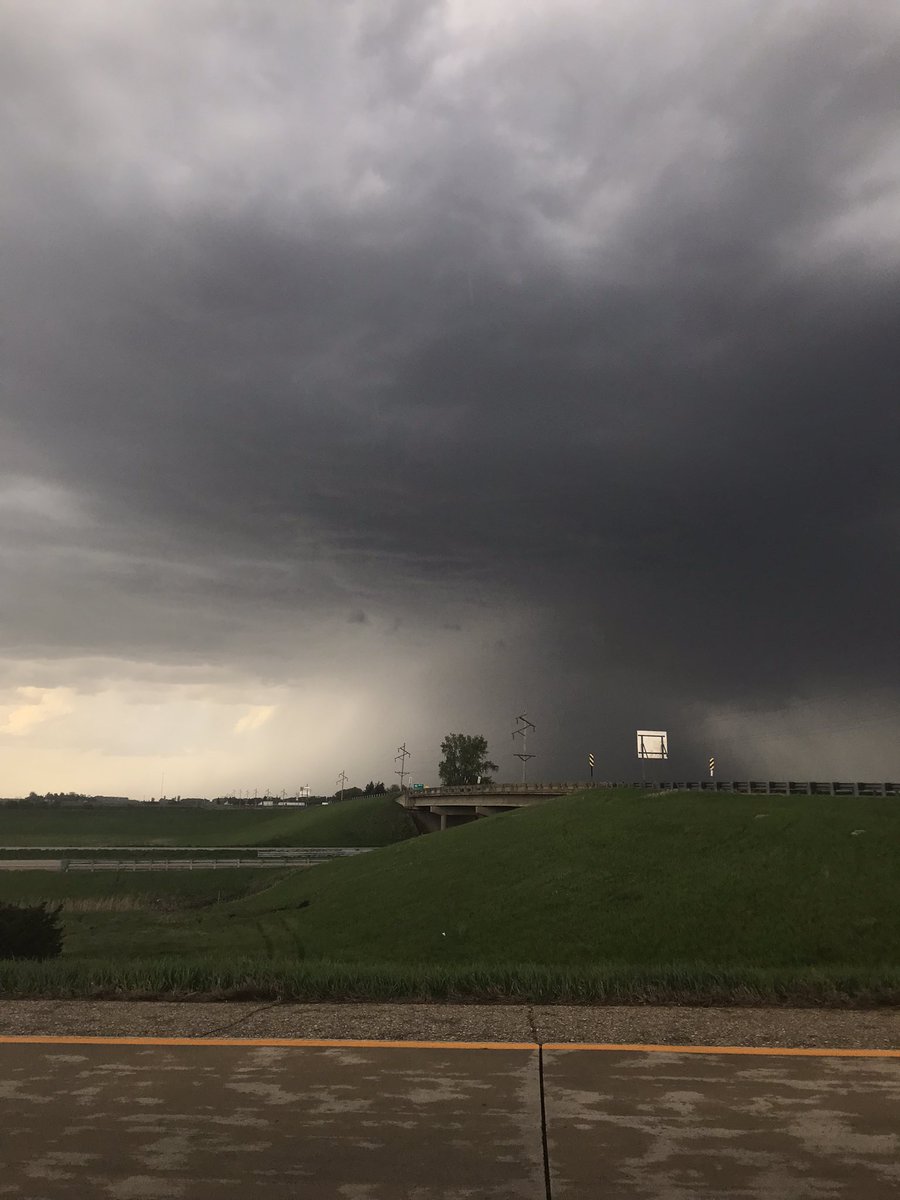 Hail shaft on severe warned storm north of Hayward, MN <a href="/CowsWx/">Flying Cows Wx</a> <a href="/MetCrewChasers/">Met Crew Chasers</a> @SWMN_SportsGuy