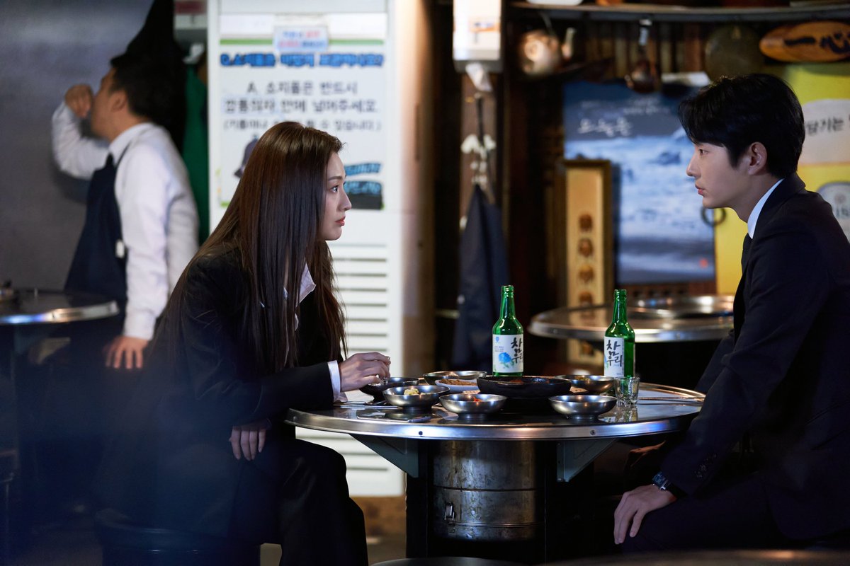 KimJaeKyungBR's tweet photo. 『#StillCuts | 📸
— Still estreladas por #KimJaeKyung como Kim Han-Mi e #LeeJoonGi como Kim Hee-Woo!💗
Heewoo e Hanmi estão levantando a questão de qual será a única maneira de derrubar Kim Seok-Hoon e se Hanmi passará por um perigoso avanço frontal.
#AgainMyLife #김재경 https://t.co/ZnU5YC3Gii