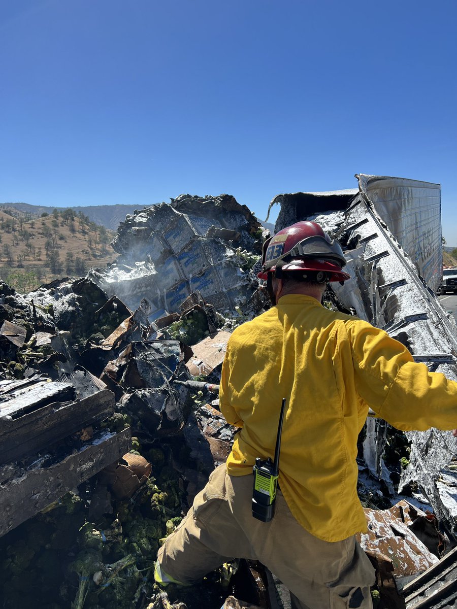 kerncountyfire's tweet image. Incident Update | #FreewayIncident 

Details: bit.ly/3Pz22Ft
#kerncountyfiredepartment