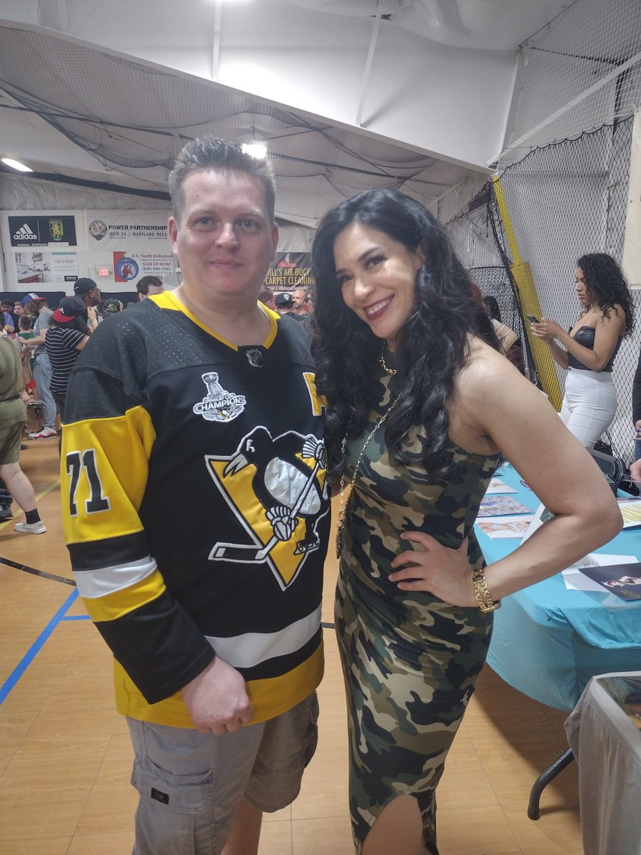 @RealMelina was so nice. Missed her the last time she was in the area. Glad I didn't miss her again!
#BaltimoreCelebFest4