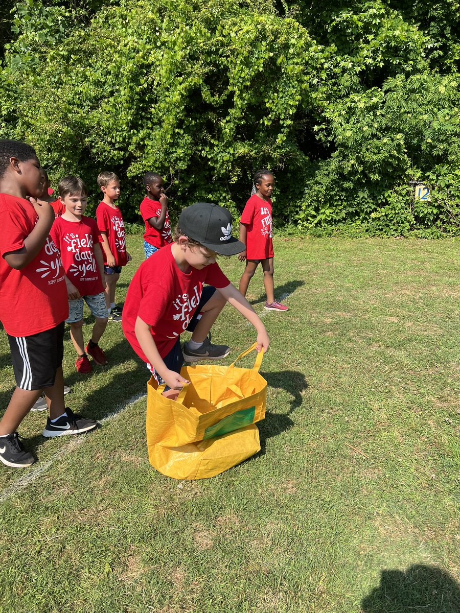 Kempcougars's tweet photo. 💦 ⚽️ 🏃☀️Perfect day for K-2 field day! TY to our awesome PE teacher for organizing & setting up so many fun activities. #PillarsofExcellence🏛 https://t.co/dfWZ712MSj