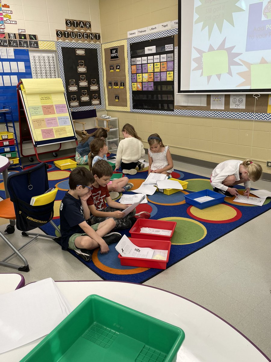 These 1st graders love reading poetry with their reading partners! <a href="/MrsTsagalis/">Mrs. Tsagalis</a> #cherokeeinspires