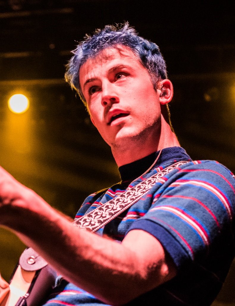 minnettevisual's tweet photo. blue hair dylan minnette you will always be famous!! https://t.co/PktXt6Xhz5