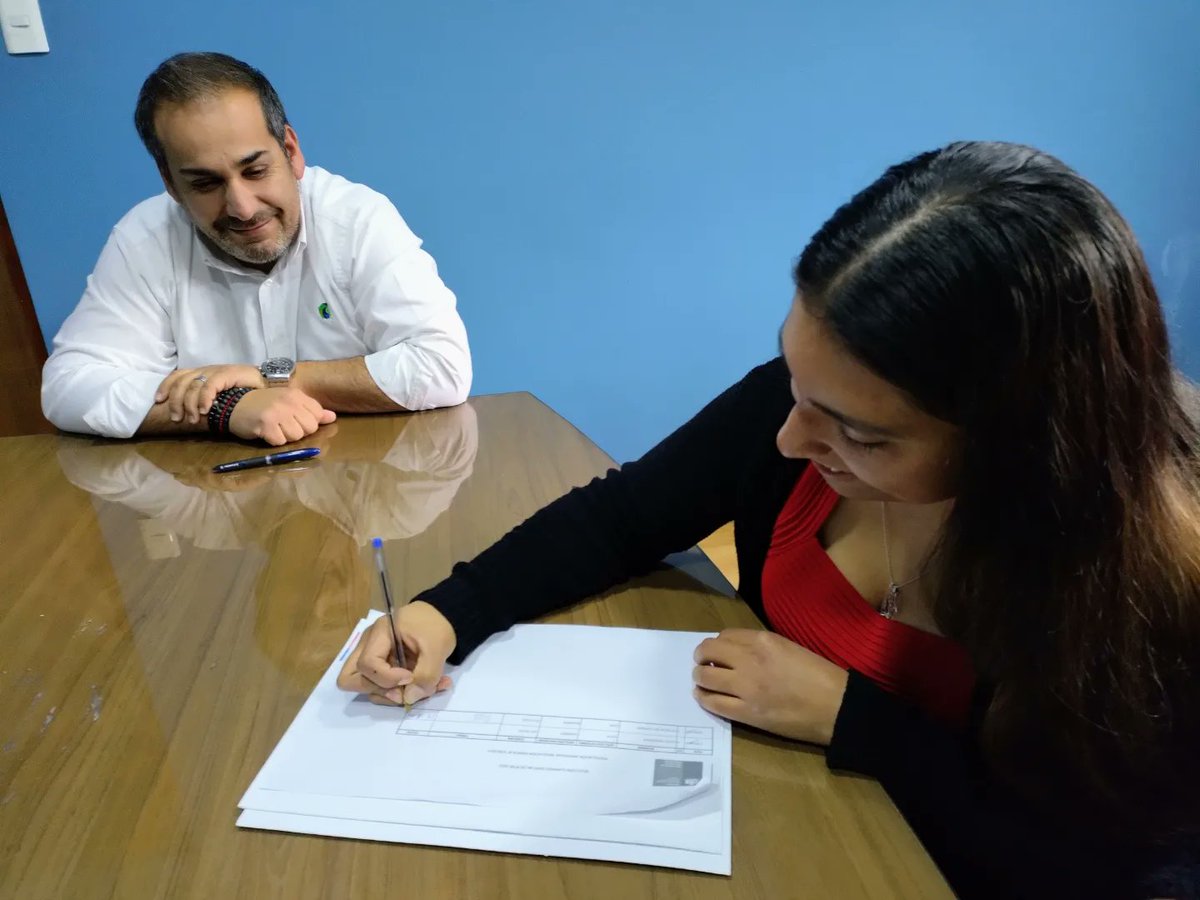 MinvuOHiggins's tweet photo. Familias de #Coltauco y #Doñihue recibieron esta tarde #SubsidiosDS49 para adquisición de vivienda 🏠. Seremi Óscar Muñoz compartió con los vecinos y vecinas beneficiados junto a los alcaldes de las respectivas comunas. ¡Muchas Felicidades! 💚 https://t.co/bvTdtP6xLz