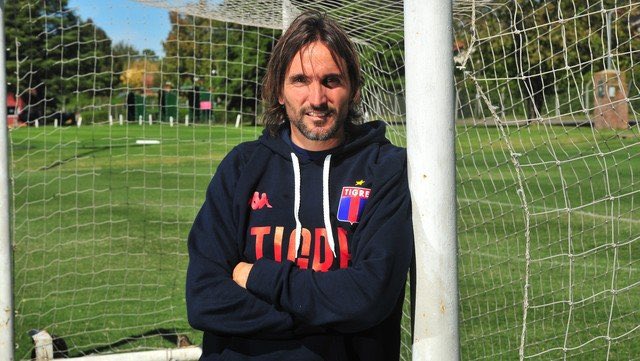 lucasapolo_'s tweet photo. ✍🏽 [HILO]

¿Quién es Diego Martínez? El entrenador que dirigió en las cinco categorías del fútbol argentino y busca coronarse con Tigre. https://t.co/X7kIJd5PzI