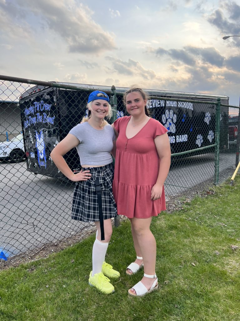 From a softball game to a band/orchestra concert…these girls are awesome on the field and off! 🥎🎵 #clarinet #violin #gohuskies <a href="/veronic66040494/">binglev1129</a> <a href="/Esieradzki2023/">Emma</a> <a href="/Lviewathletics/">Lakeview Athletics</a>