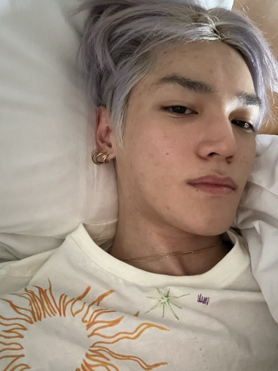 WAYTOTHEClTY's tweet photo. b-TY🌹

[⚠️ SELCA] 

04.38 WIB/06.38 JST

"aku bangunnya kecepetan banget"

"ayo tidur lagiii" https://t.co/KmQecwuJA0
