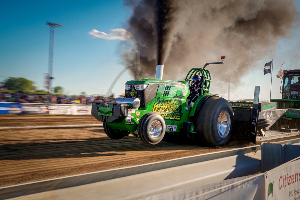 #ThrowbackThursday Here’s a few from the Champ’s Tour show in Mound City, MO from back in 2017! <a href="/graciemrussell/">Gracie Russell</a> Pretty sure this was Dad’s first (maybe second?) year with the candy apple red paint! #tractorpulling