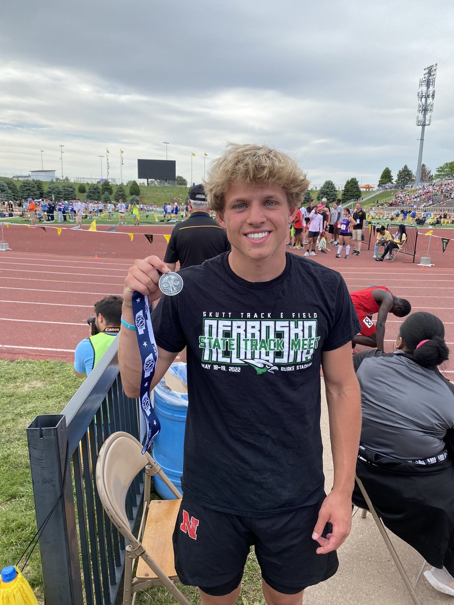 SkuttXCTF's tweet photo. Wyatt Archer finishes🥈and sets a new school record in the 300h running 39.44!! https://t.co/YsEOFqOoPy