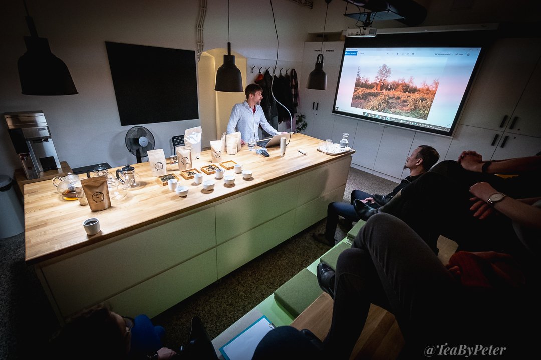 TeaByPeter's tweet photo. 🍵 Tasting of Georgian tea with Petr Sic, a Czech tea geek and tea maker, Prague #Oxalis #Sicaj, part 2️⃣.

#teatasting #petrsic #teaparty #teamaker #organictea #teagarden #teagourmet #teageek #georgiantea #europeantea #teatime  #teaculture #communitea #teaphotography #teabypeter https://t.co/vftCyAEtds