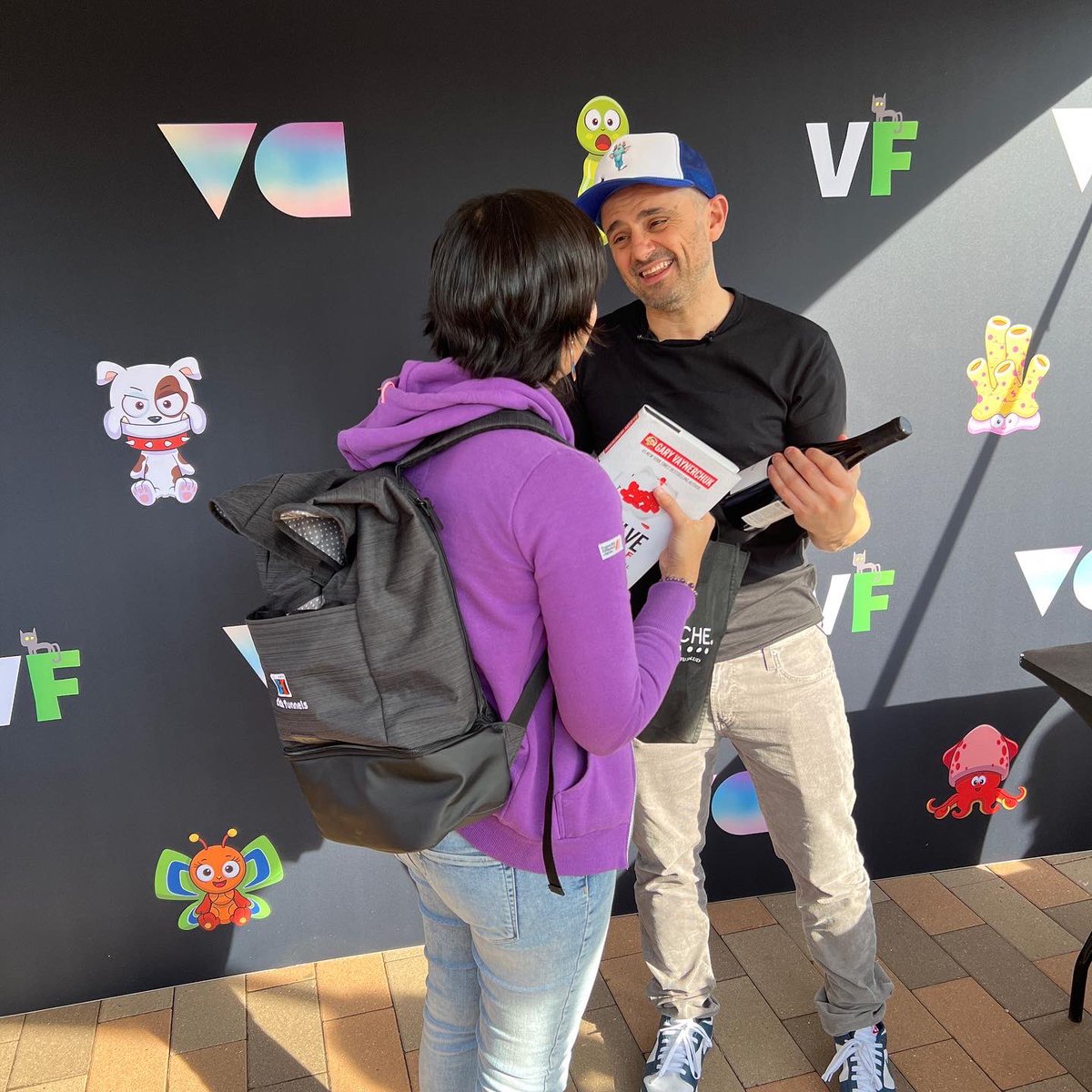 CarolinaMillan's tweet photo. So happy that I got to give you that bottle of wine @garyvee !! Hope you enjoy it ! @veecon @veefriends https://t.co/3HZCnLoByo