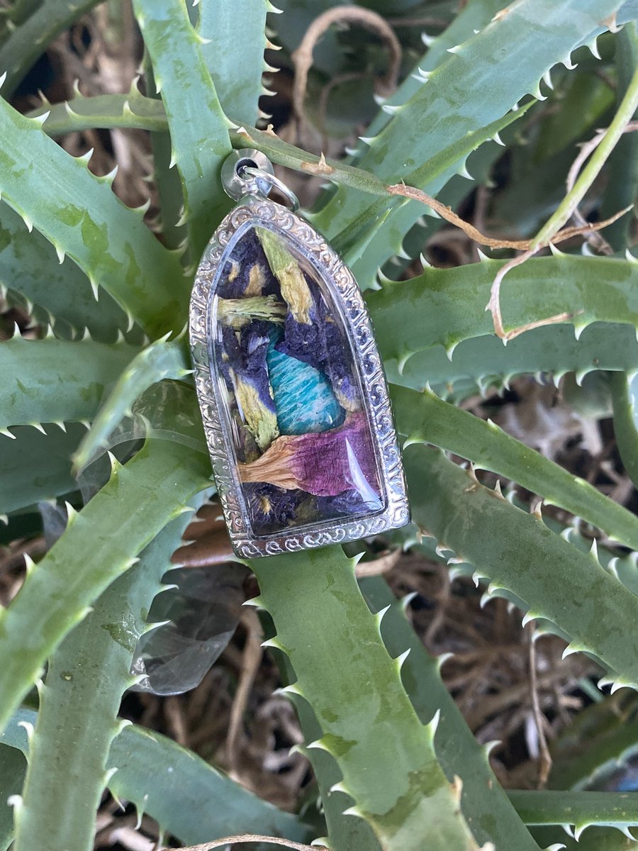Poisonpath's tweet photo. Some new lockets will be coming soon!
#witchyjewelry #crystalmagick #earthmagick #plantmagick #occultherbalism #naturalmagic #herbmagic https://t.co/2DSryjeZdh