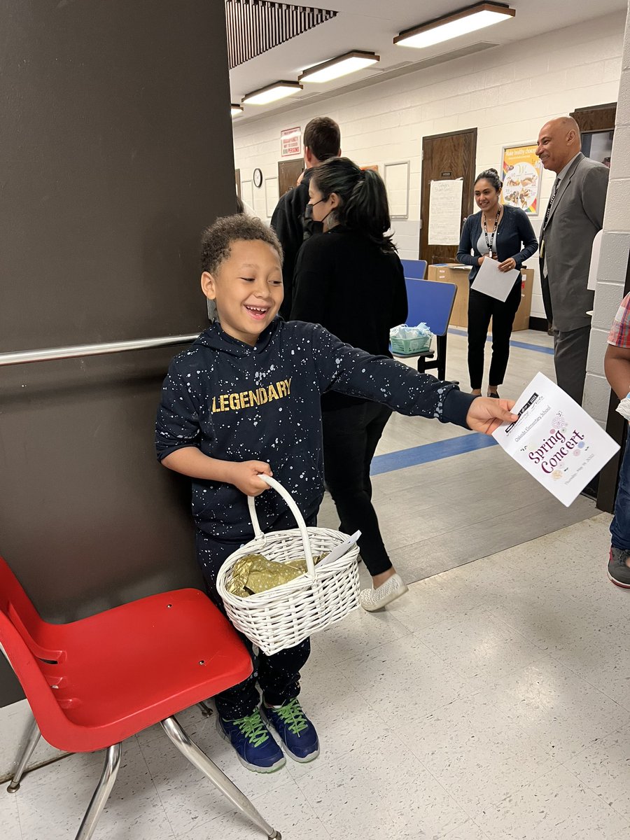 MsHernandezPCSD's tweet image. ❤️💙Our Oakside Owls did an AMAZING job at their spring concert today! We are so proud of them!❤️💙 #PeekskillStrong #OaksideOwls