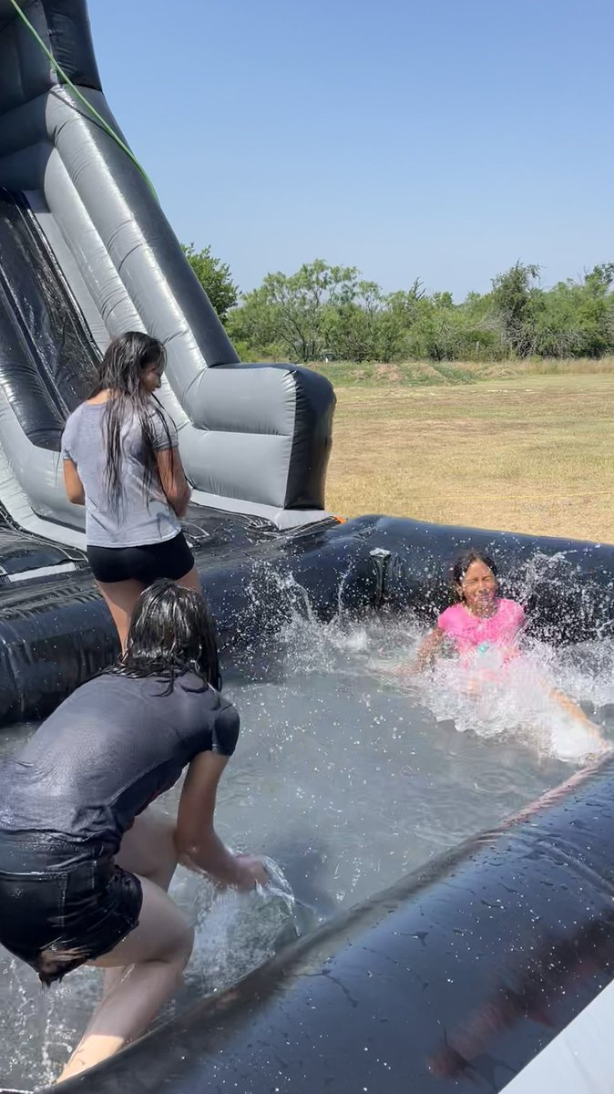 GRangel5th's tweet photo. May Perfect Attendance celebrating with a Water Day, Fun Day @ABStrawn @nguyen_coach ! #Attendancematters #theygotmegood https://t.co/VeQJN8HK3A
