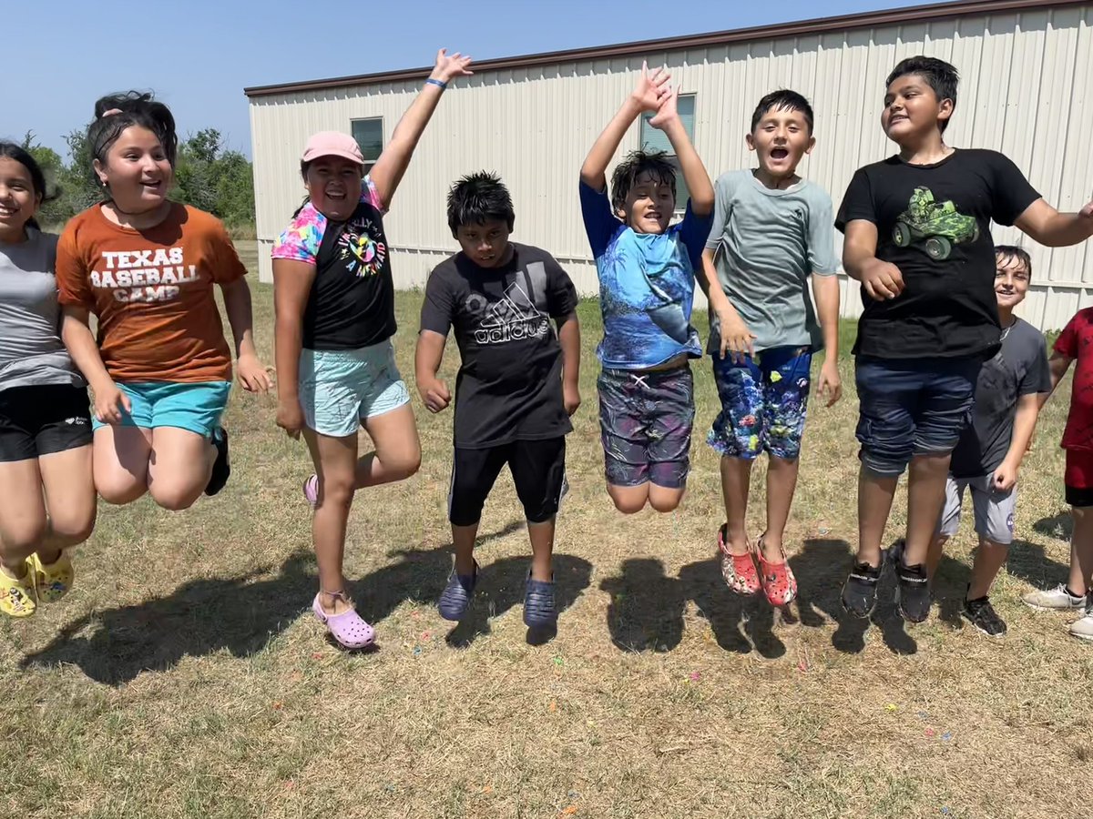 GRangel5th's tweet photo. May Perfect Attendance celebrating with a Water Day, Fun Day @ABStrawn @nguyen_coach ! #Attendancematters #theygotmegood https://t.co/VeQJN8HK3A