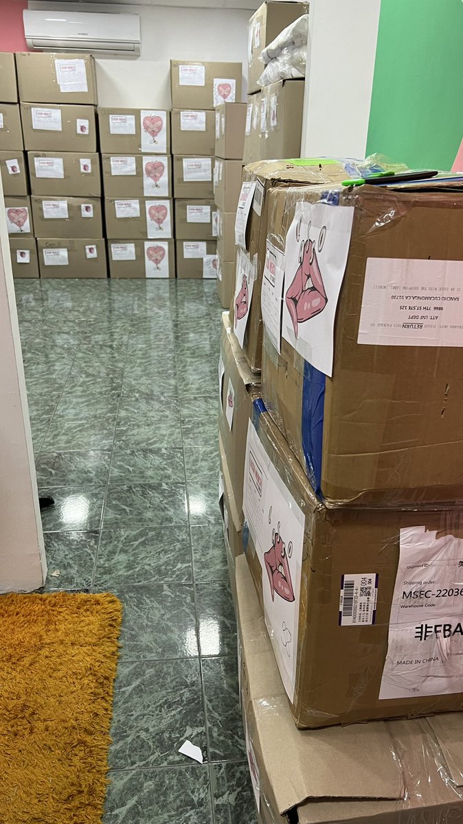 ¿Vieron que le hicimos toda la merch para la gira de <a href="/LassoMusica/">lasso</a> por Venezuela?

Bueno eso era todo, bye
Mándenos fotos en los conciertos si compran ❤️ están atómicas!