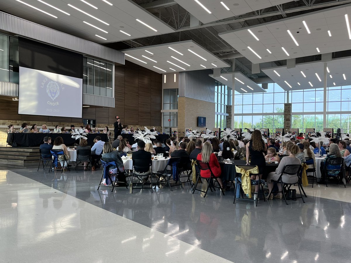 StoweFoSho's tweet photo. It’s a full house for tonight’s @LakeChoir banquet! @LakeCreekHS 

#lakecreeklions #RO4R https://t.co/oZPEWbqlo7
