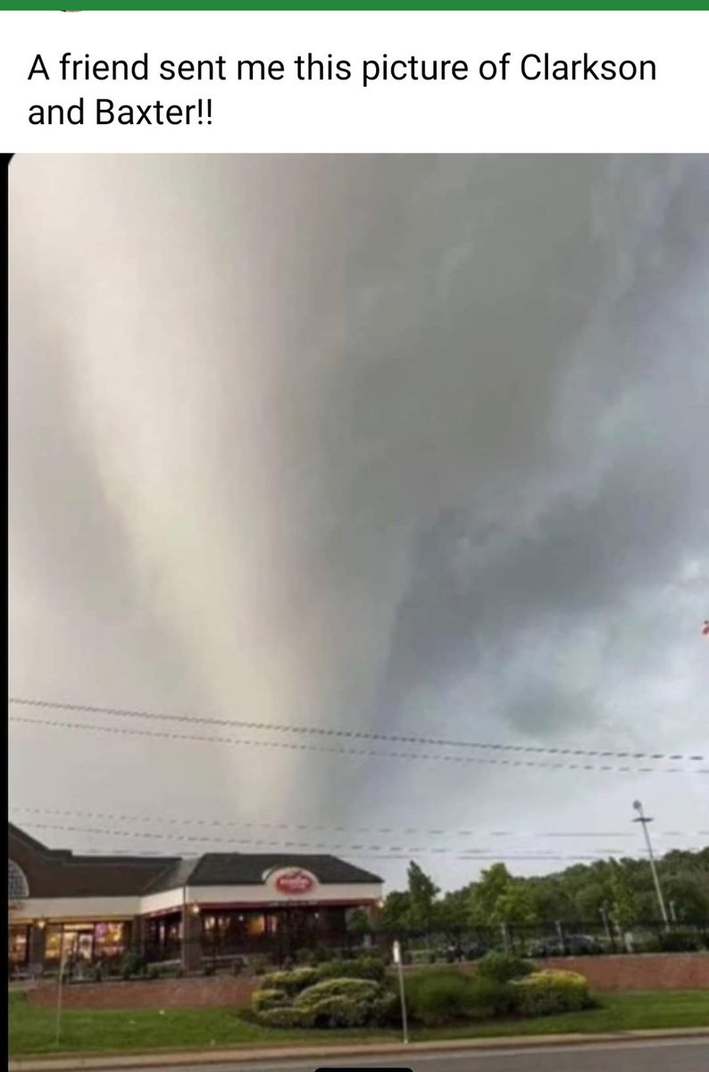 IngridWard12's tweet photo. @AngWxGrl this was taken by a friend of mine. It was on the corner of Clarkson Road and Baxter Road. You may use this on the air https://t.co/C3yhcpvkaB