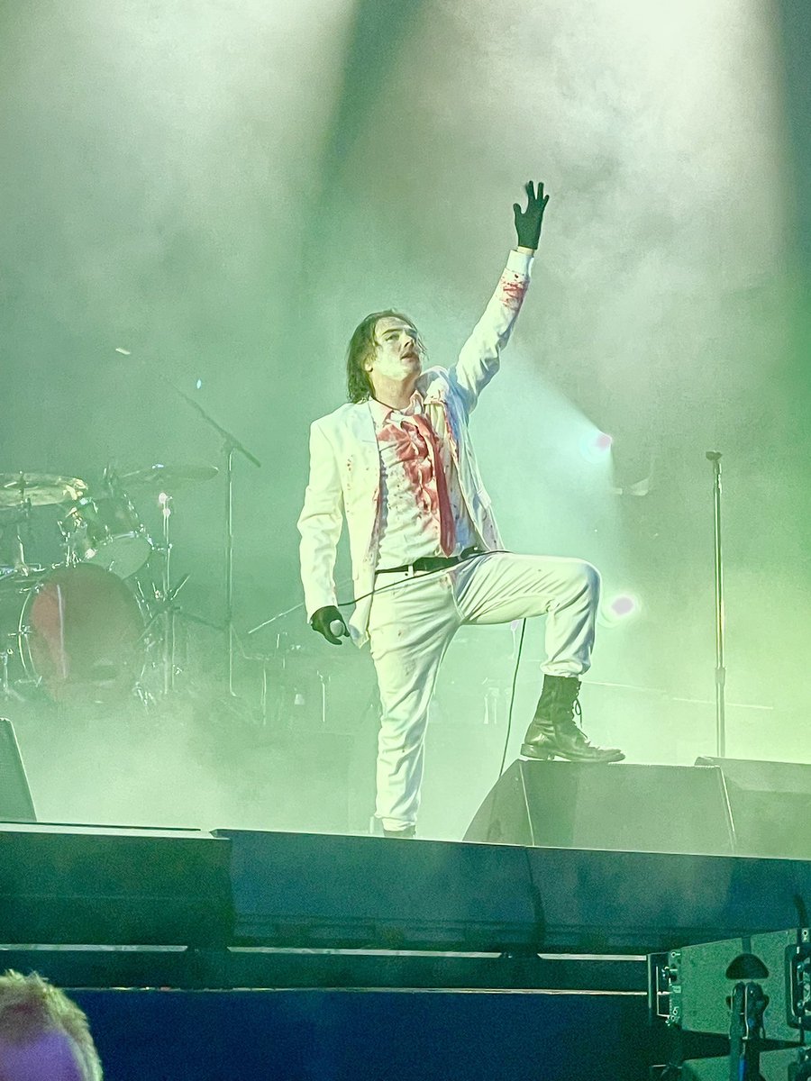 forthevencm's tweet image. my chemical fucking romance!!!!!